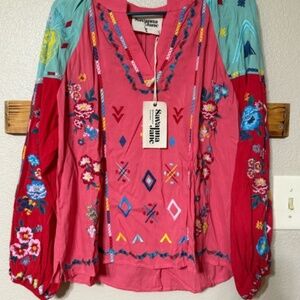 Colorful top that goes with blue or white jeans/shorts….